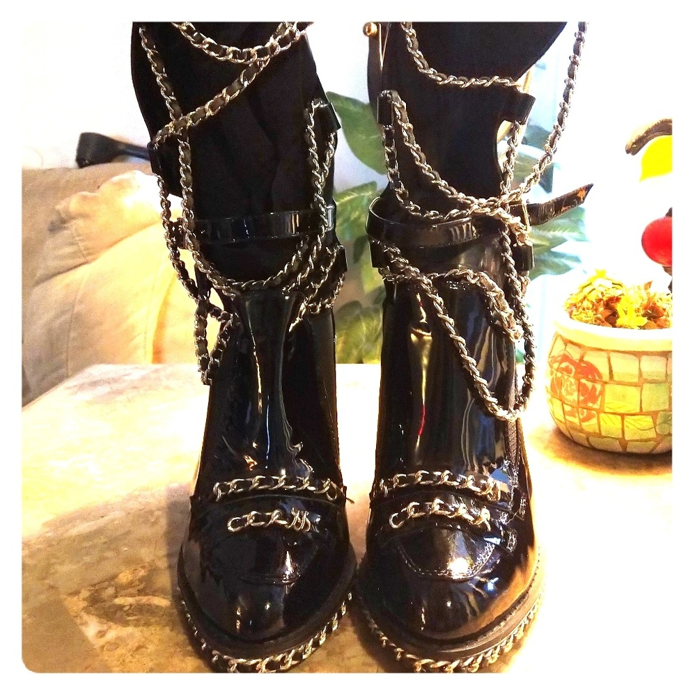 Chanel black patent boots,calf leather a
